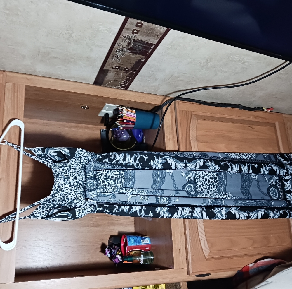 Dress - Picture 2 of 2